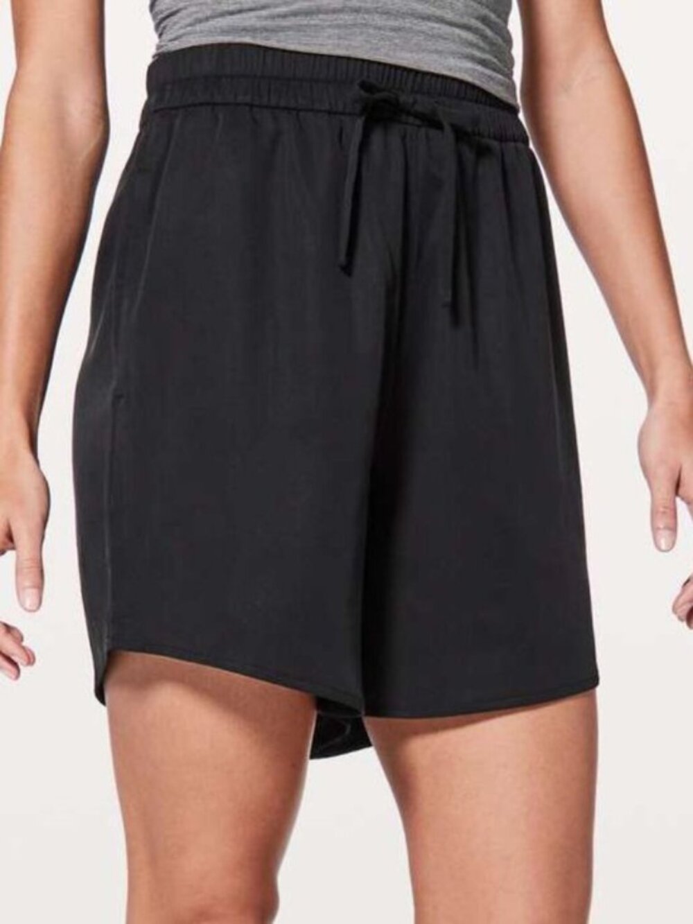 Lululemon Womens Move Lightly Shorts Black Size 4 C134